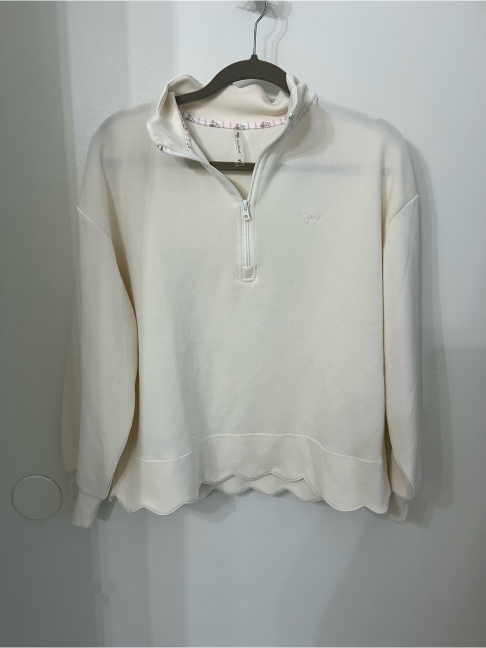 SIMPLY SOUTHERN IVORY SCALLOP LONG SLEEVE PULLOVER